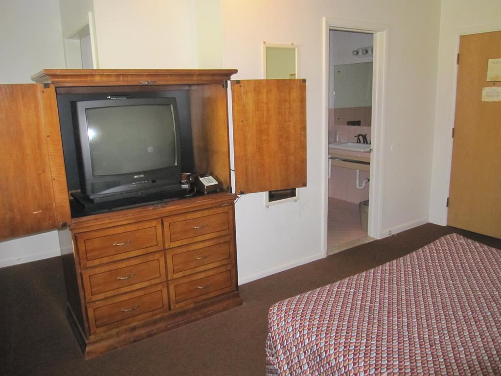 Vista Heights Inn Henrietta Luaran gambar