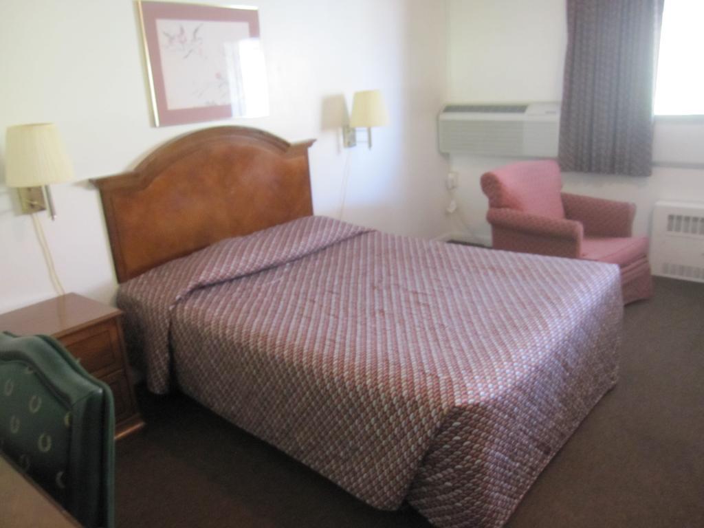 Vista Heights Inn Henrietta Bilik gambar